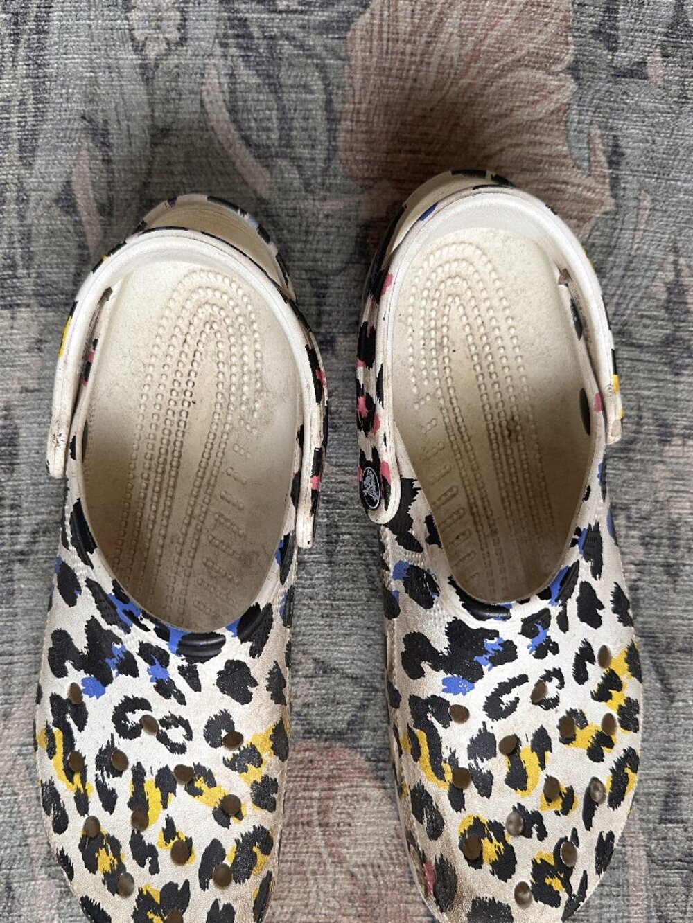 Crocs Girls Size 6 Leopard Print Clogs White Black Blue Yellow Comfort Shoes